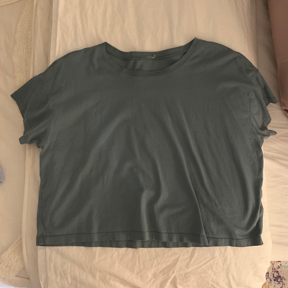 Lululemon crop tee